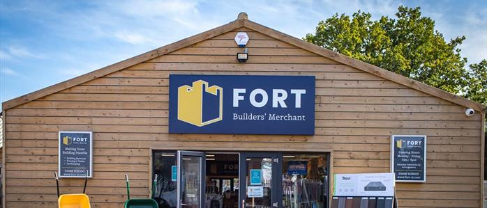 Image of the front of FORT Builders' Merchant main shop in Lambourn, Membury Woodlands. 